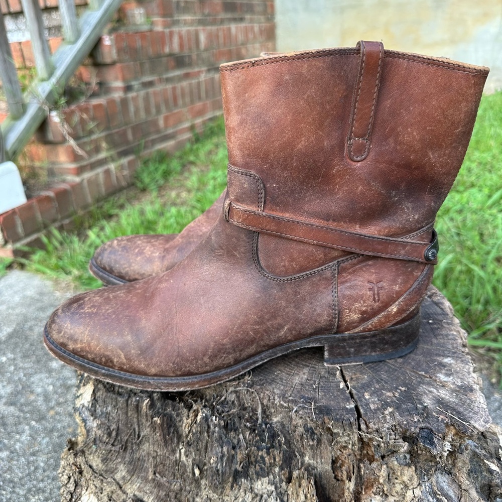 Frye "Lindsay Plate" Short Leather Harness Boot size 9
